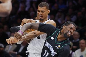海王裆部凉凉的季后赛恶犯规则：4分禁赛！上个被禁的是追梦