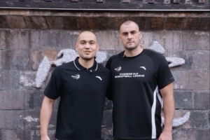 成都衡昌龙马争霸赛期间 赛依丁&尼古拉打卡城市文化名片宽窄巷子