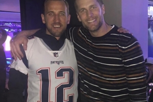 邮报：NFL传奇汤姆·布雷迪造访英格兰队，令三狮军团队员很兴奋赛事报道