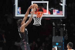 美记：克拉克斯顿在防守端早已不复当年之勇 换个球队看看吧