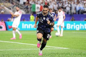 劳塔罗点射斩世界杯首球！塞内西遭“爆头”造点，阿根廷2-0领先