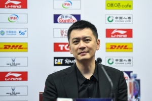 杨鸣：世界杯中场时各种前锋这渴了那饿了全来了 谁能记住后卫呢