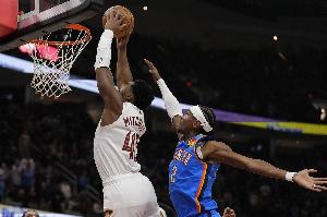 4年2.73亿！火箭媒体人：米切尔均薪位居历史第二 这笔合同值吗？