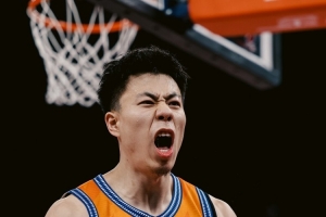 媒体人：上海男篮预计为张镇麟提供四年顶薪续约合同