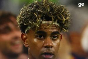 不忘初心！亚马尔发带上08304是家乡邮政编码，也是庆祝动作来源